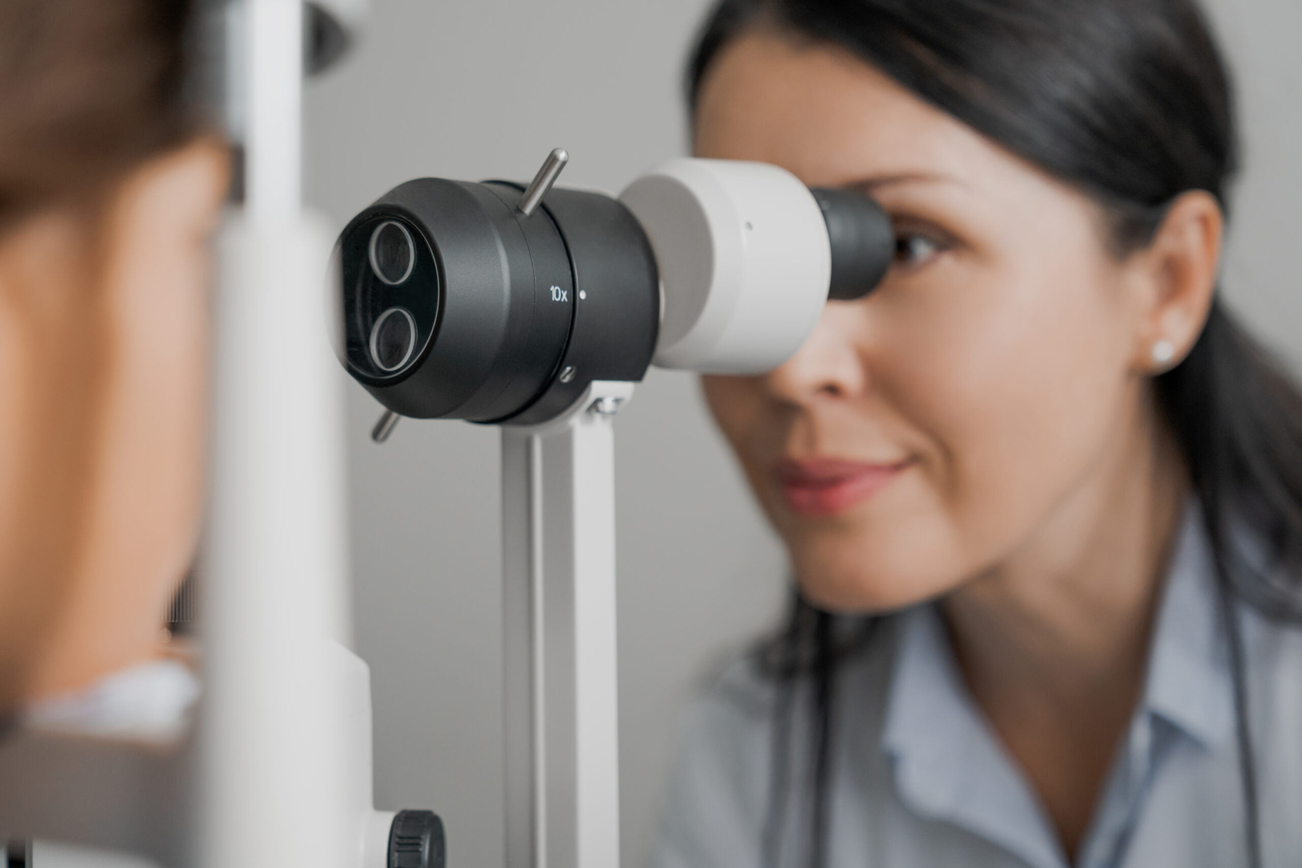 Cómo evitar la sequedad ocular con lentillas