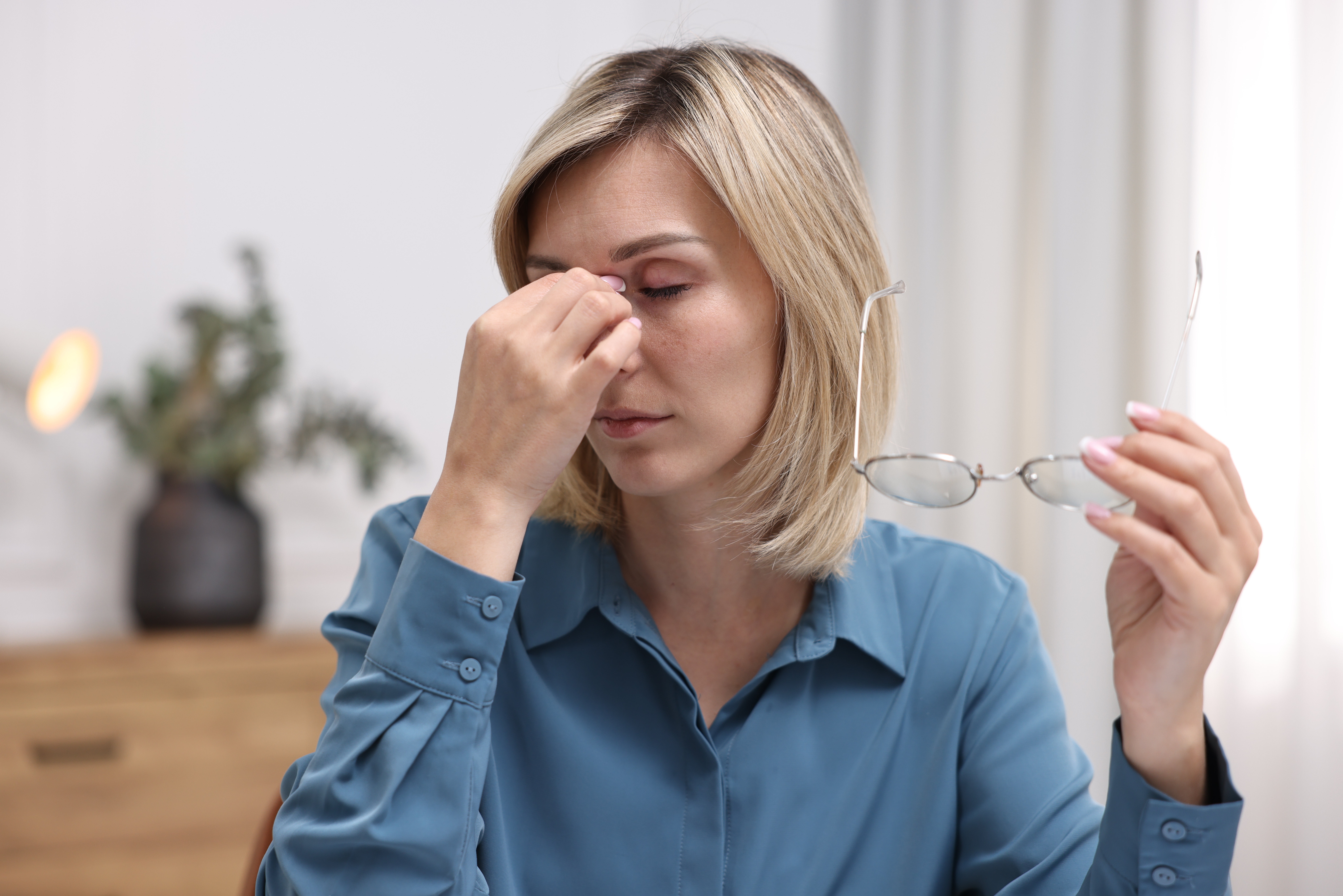 Por qué las lentillas pueden causar sequedad ocular